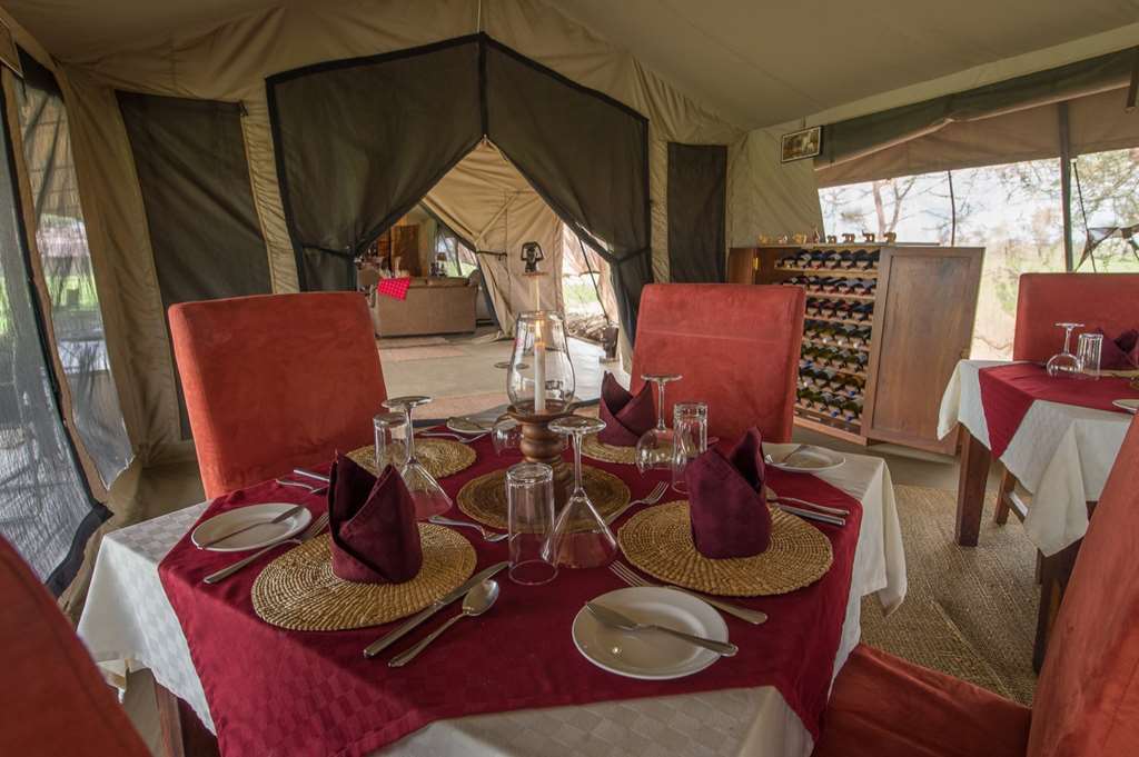 Karibu Camps And Lodges Sametu Camp Serengeti Robanda Restaurant photo